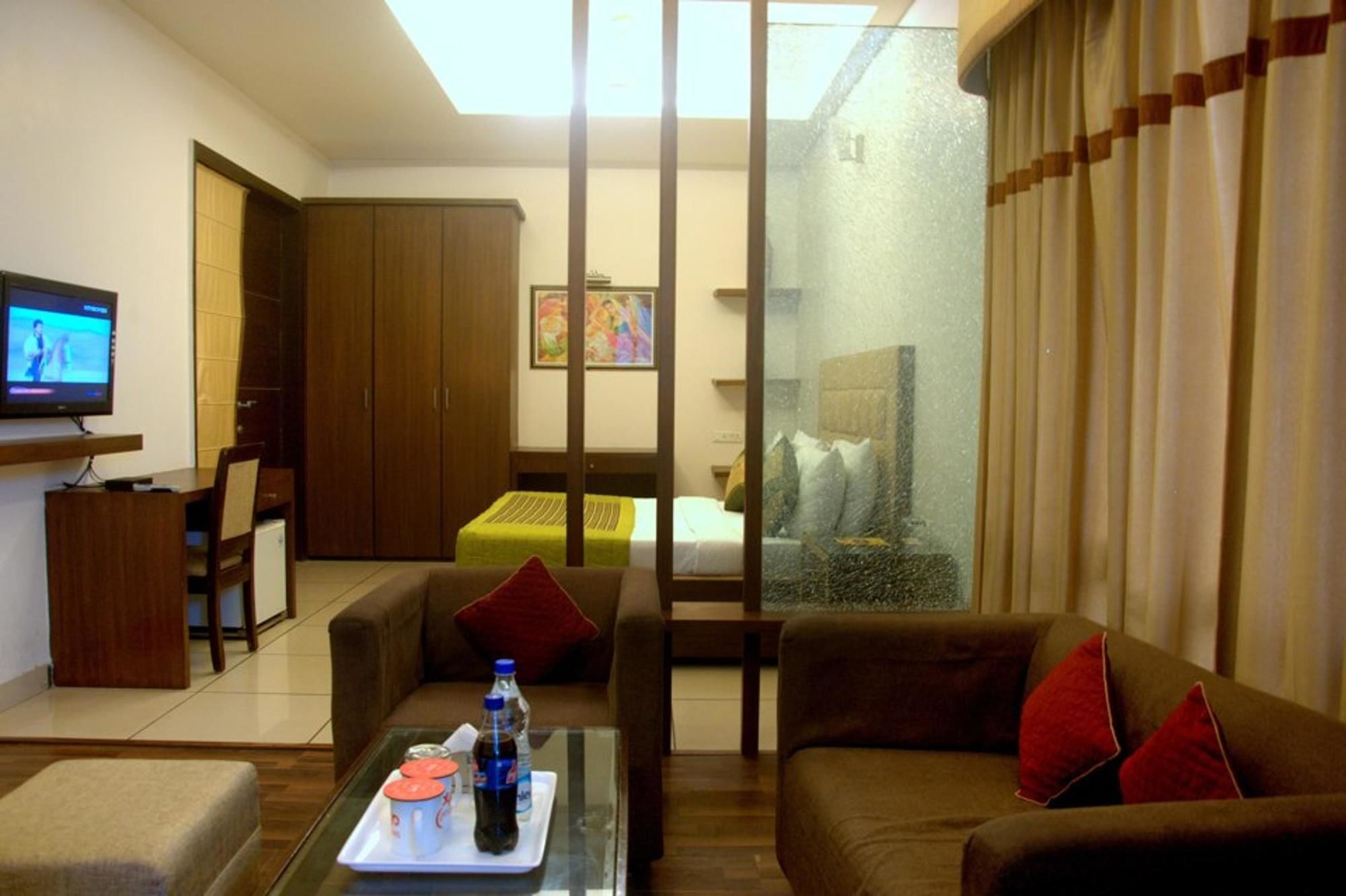 Capital O 1391 Hotel Pushpa Vilas Ghaziabad Exterior photo